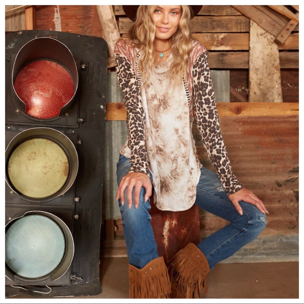 Fabulous color block animal and tie dye print top - Picture 5 of 6